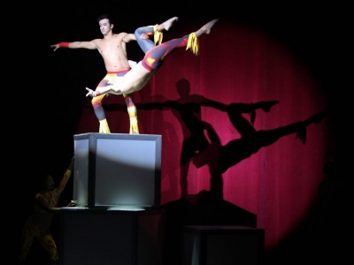 Circo acrobático Sans Arret se presenta en Bucaramanga