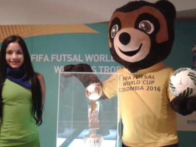 El trofeo del Mundial de Fútsal ya se exhibe en Bucaramanga