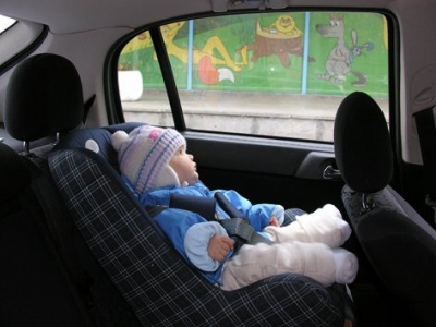 Recomendaciones para viajar con niños en el auto