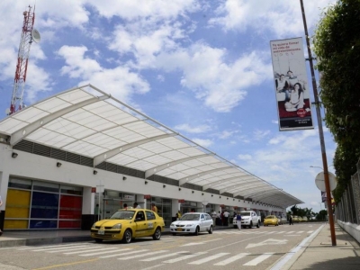 Entrada principal del aeropuerto (Foto: Archivo/ VANGUARDIA LIBERAL)